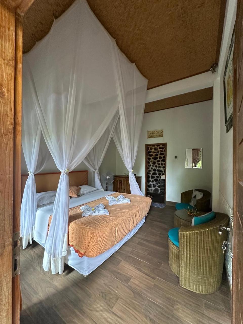 Omunity Bali Hotel Singaraja Buitenkant foto