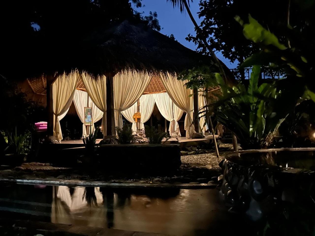 Omunity Bali Hotel Singaraja Buitenkant foto