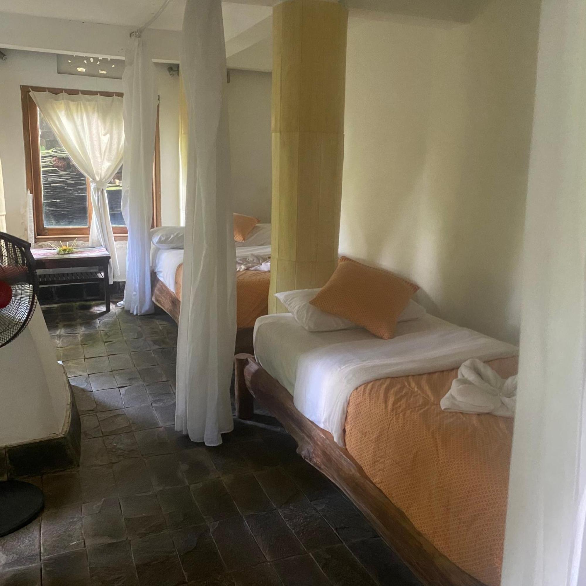 Omunity Bali Hotel Singaraja Buitenkant foto