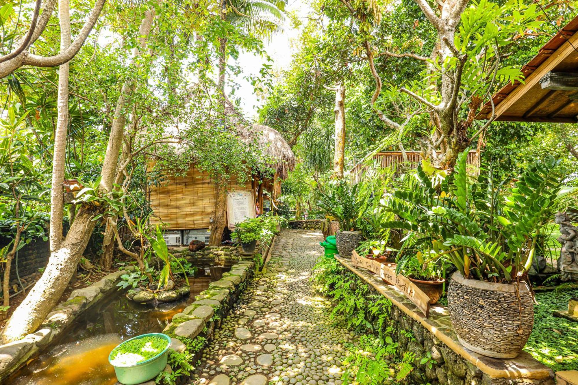 Omunity Bali Hotel Singaraja Buitenkant foto