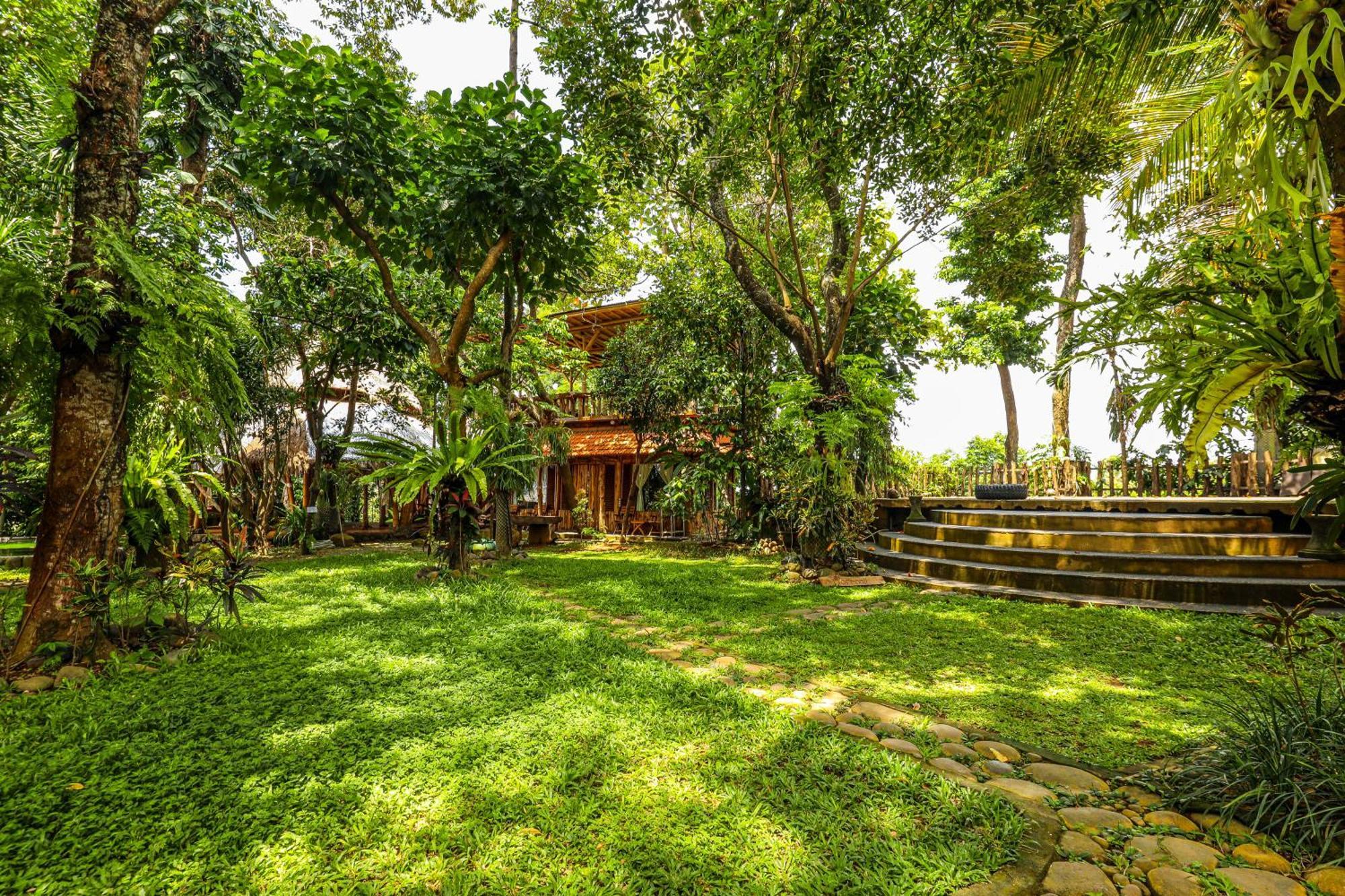 Omunity Bali Hotel Singaraja Buitenkant foto