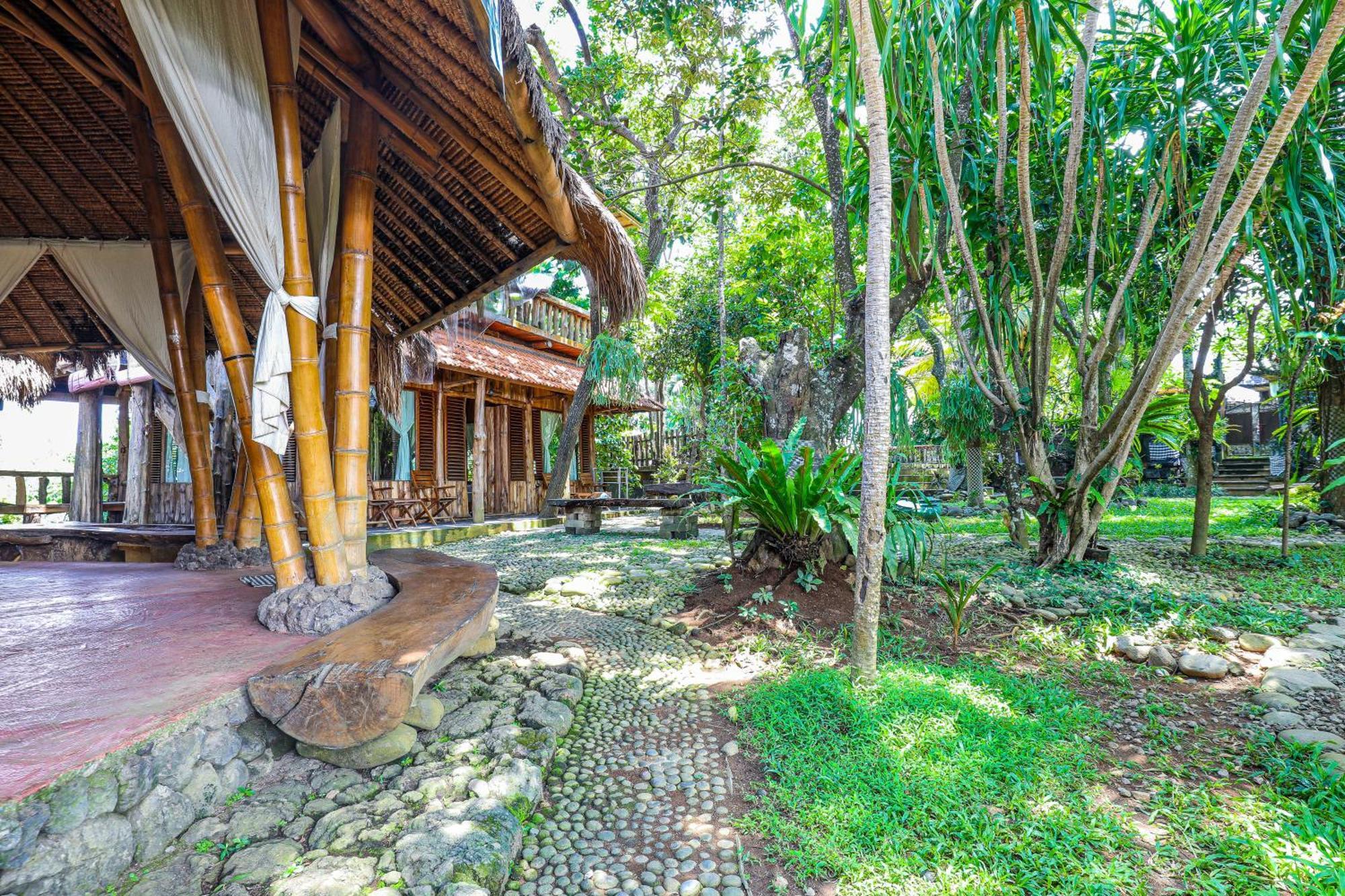 Omunity Bali Hotel Singaraja Buitenkant foto