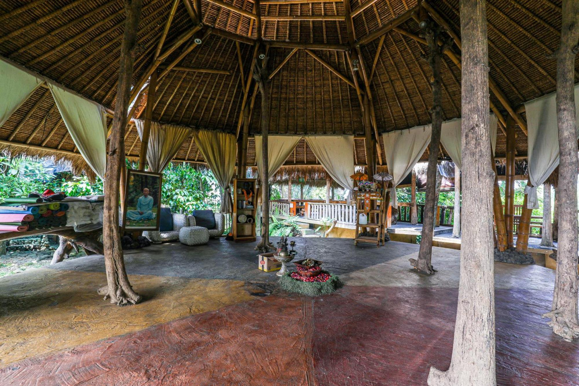 Omunity Bali Hotel Singaraja Buitenkant foto
