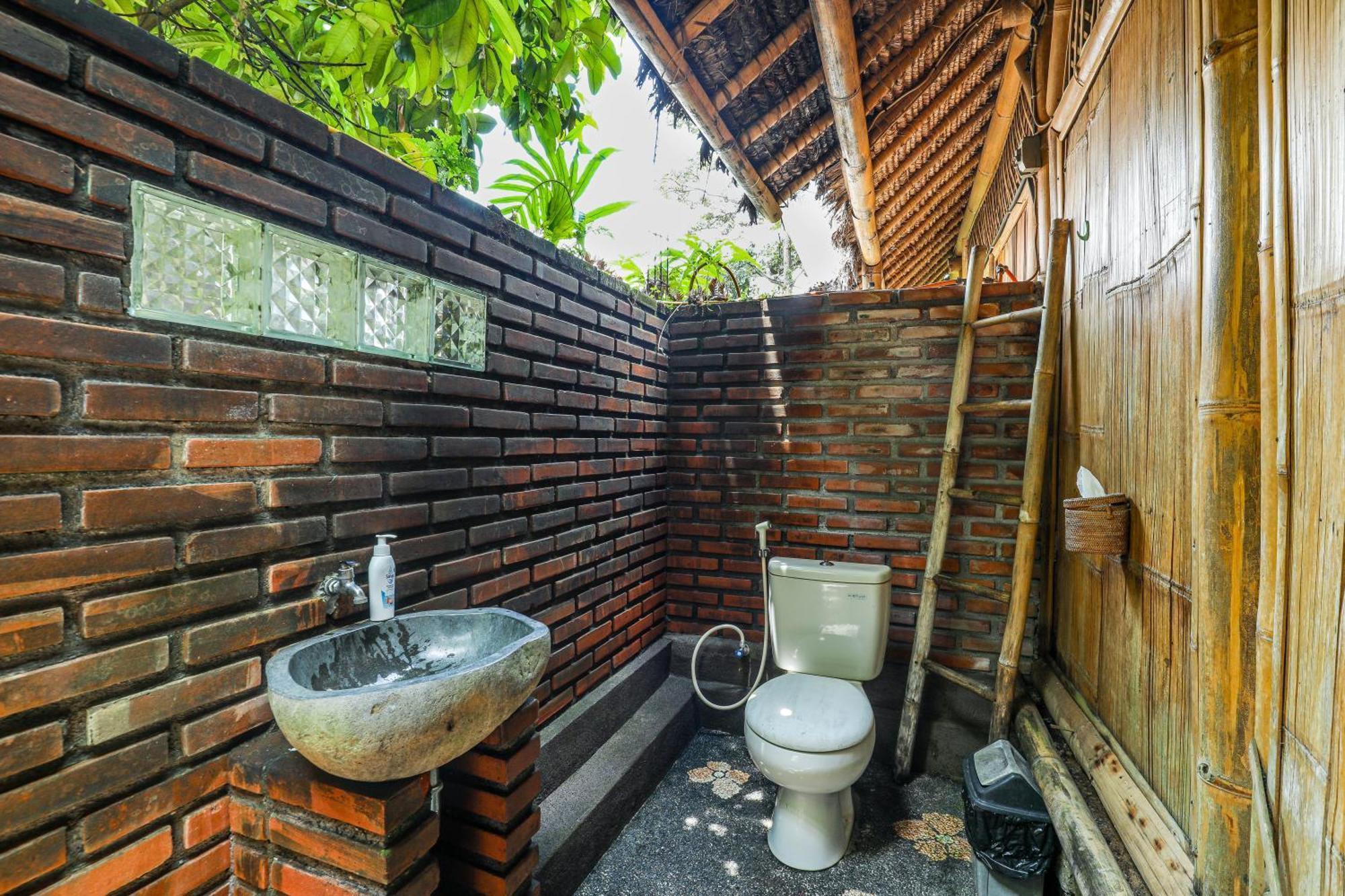 Omunity Bali Hotel Singaraja Buitenkant foto