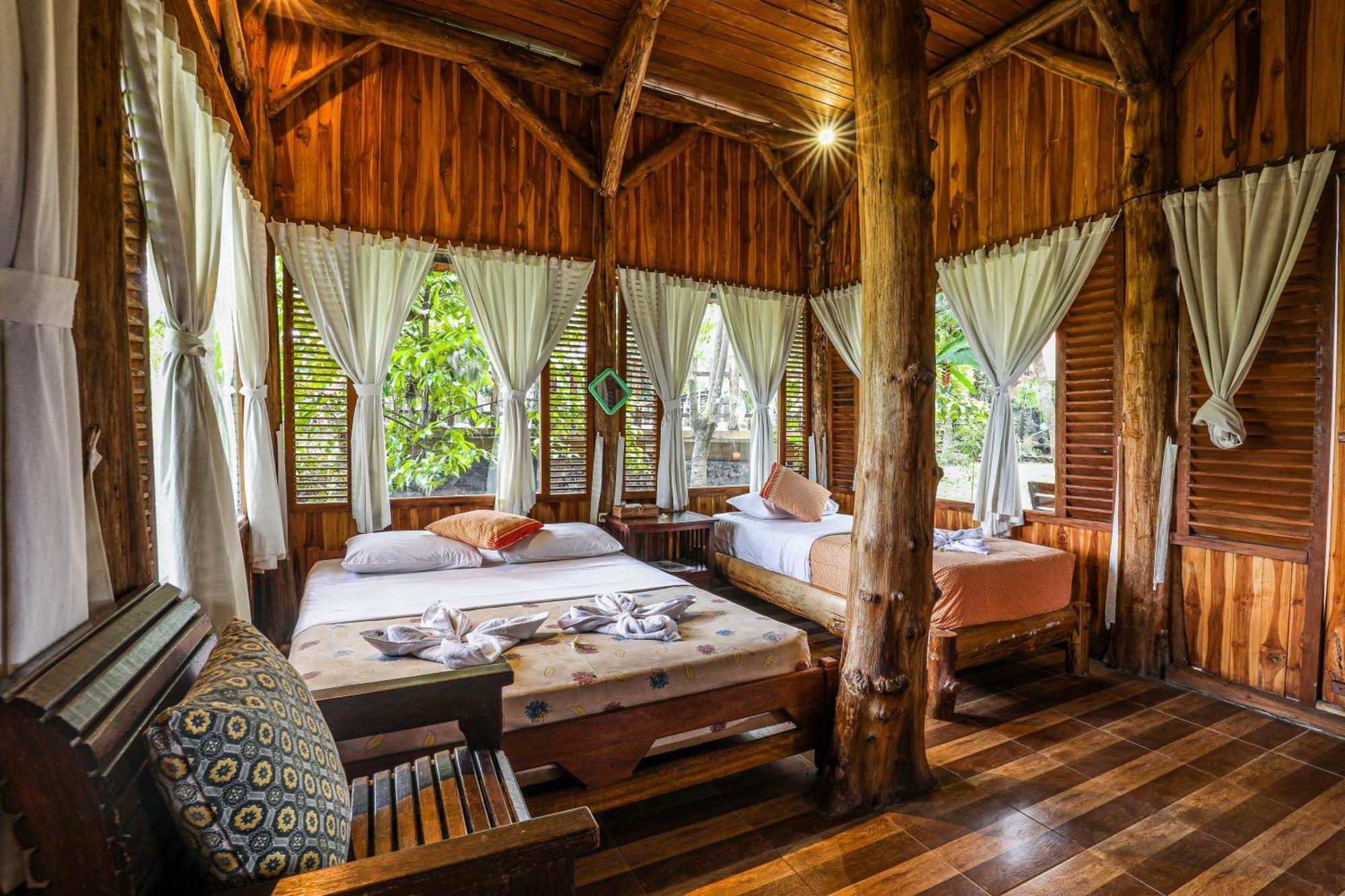 Omunity Bali Hotel Singaraja Buitenkant foto