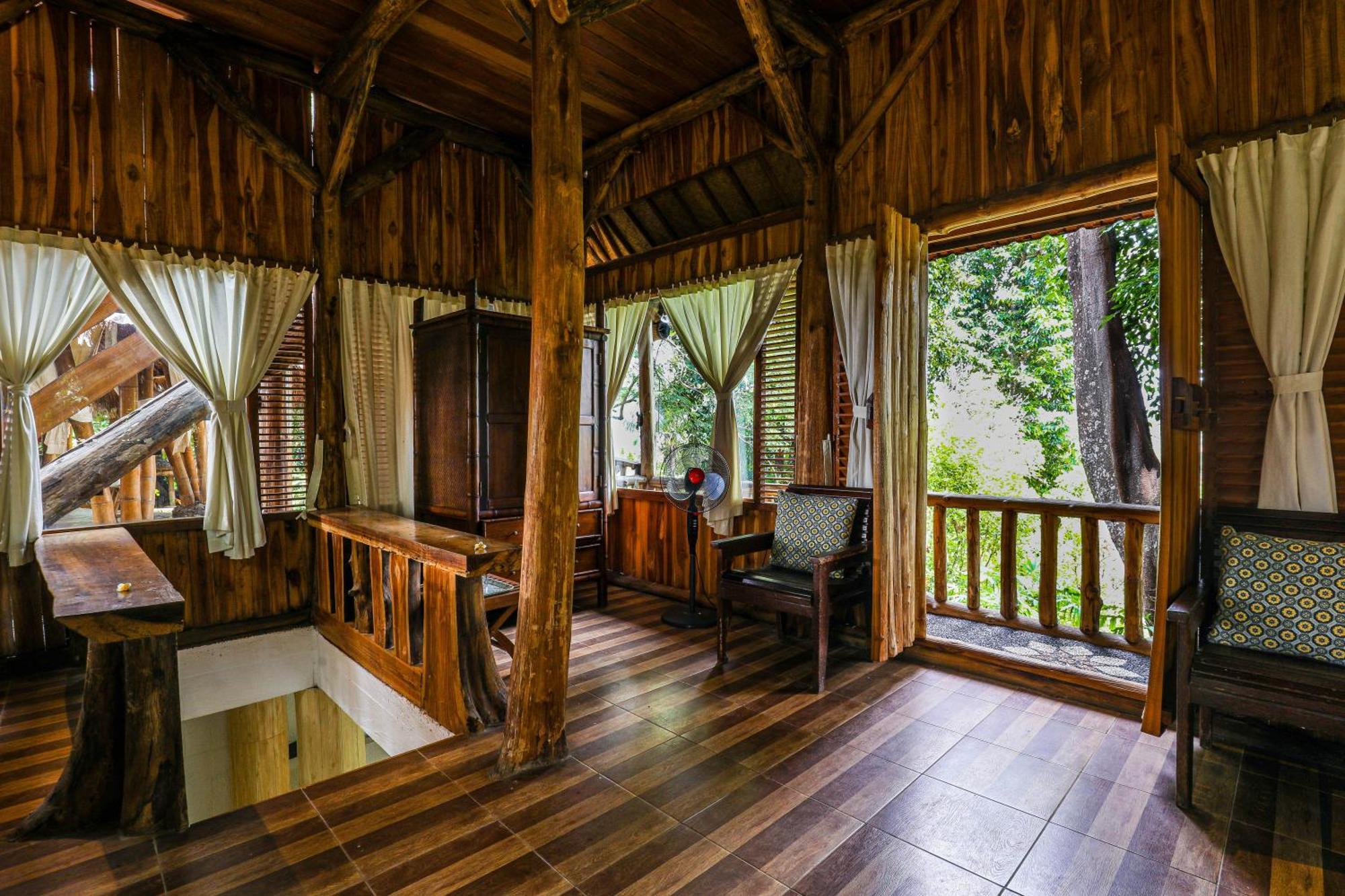 Omunity Bali Hotel Singaraja Buitenkant foto